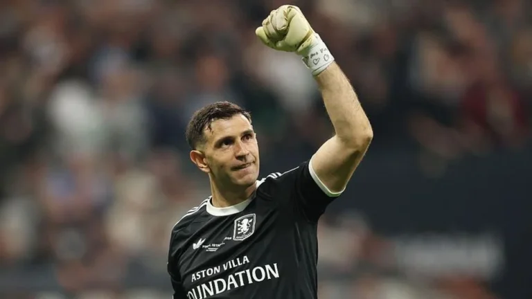 Chelsea Secure £7.5m Deal for Aston Villa Goalkeeper Emiliano Martinez