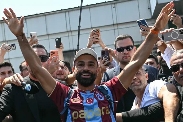 Mohamed Salah Arrives in Istanbul to Finalize Move to Trabzonspor