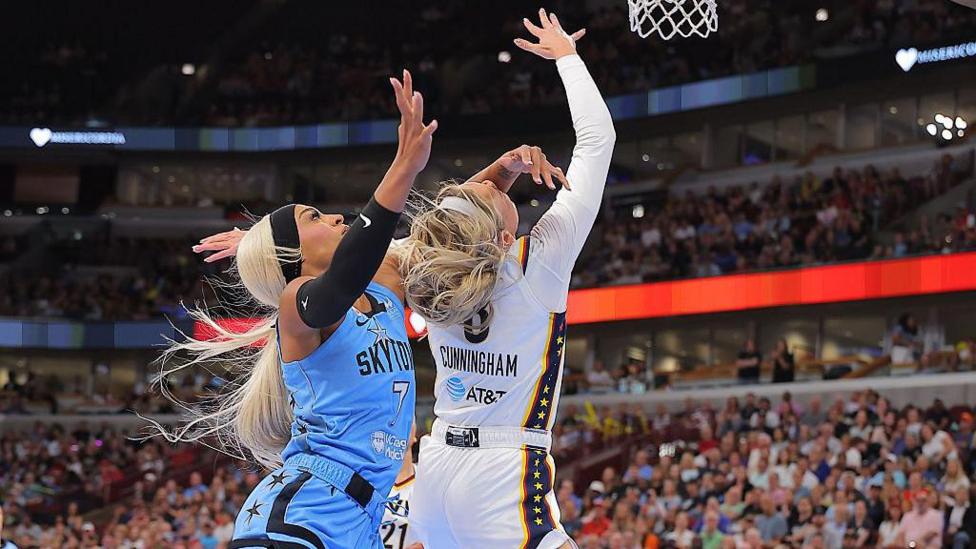 DiJonai Carrington Ejected Following Flagrant Foul on Sophie Cunningham