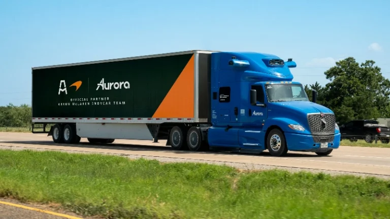 Arrow McLaren Secures Multi-Year Partnership with Autonomous Trucking Leader Aurora