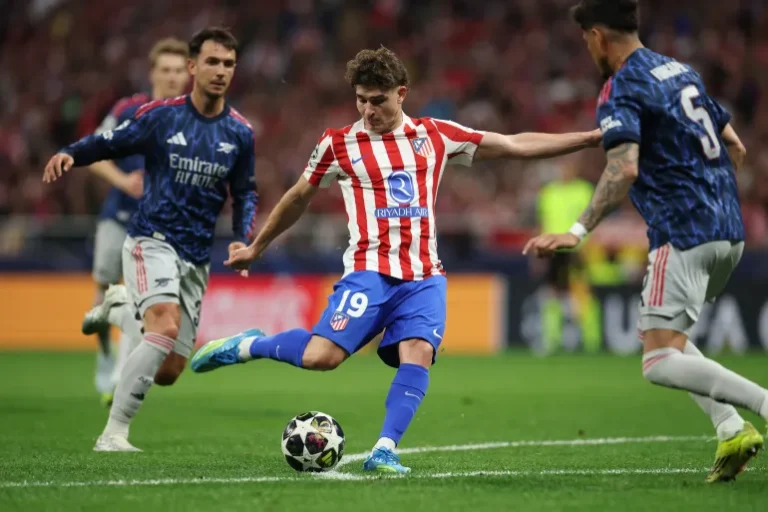 Diego Simeone Confirms Julian Alvarez Will Remain at Atletico Madrid Despite Transfer Rumors