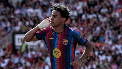Lamine Yamal Shines as Barcelona Cruise to 5-0 Victory Over Valencia