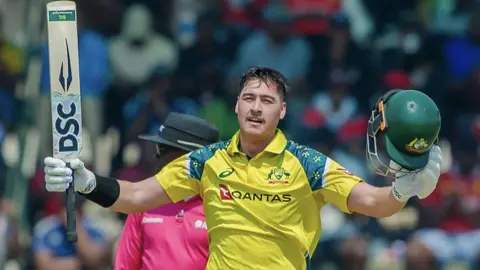 Renshaw and Ellis Lead Australia to Series-Opening Victory
