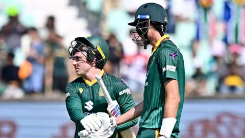 South Africa Defeats Australia by 67 Runs in ODI