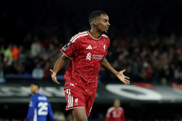 Alexander Isak Double Secures Andoni Iraola’s First Premier League Win for Liverpool