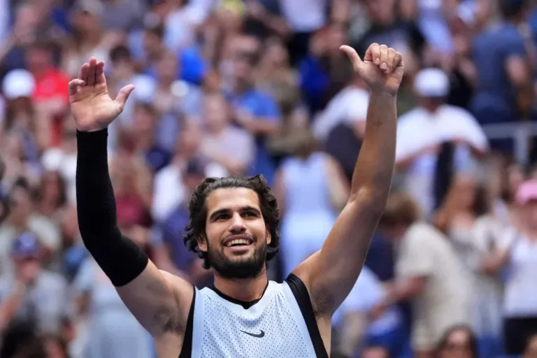 Carlos Alcaraz Extends Grand Slam Win Streak to 18 with US Open Quarterfinal Berth