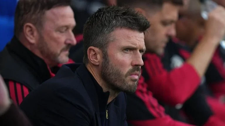 Michael Carrick Defends Manchester United Players After Neville Criticism