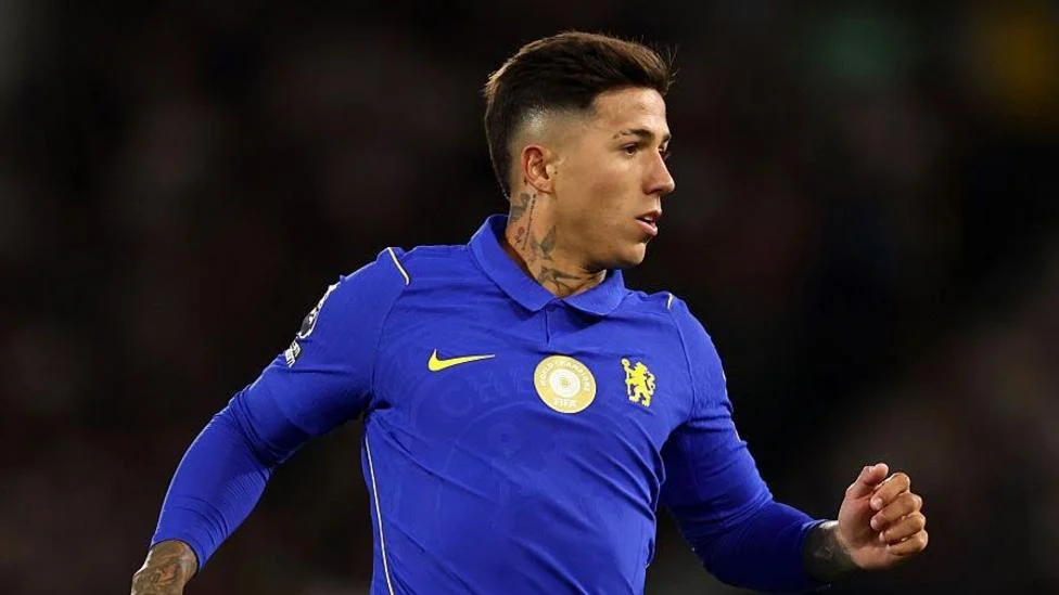 Manchester City Initiate Negotiations with Chelsea for Midfielder Enzo Fernandez
