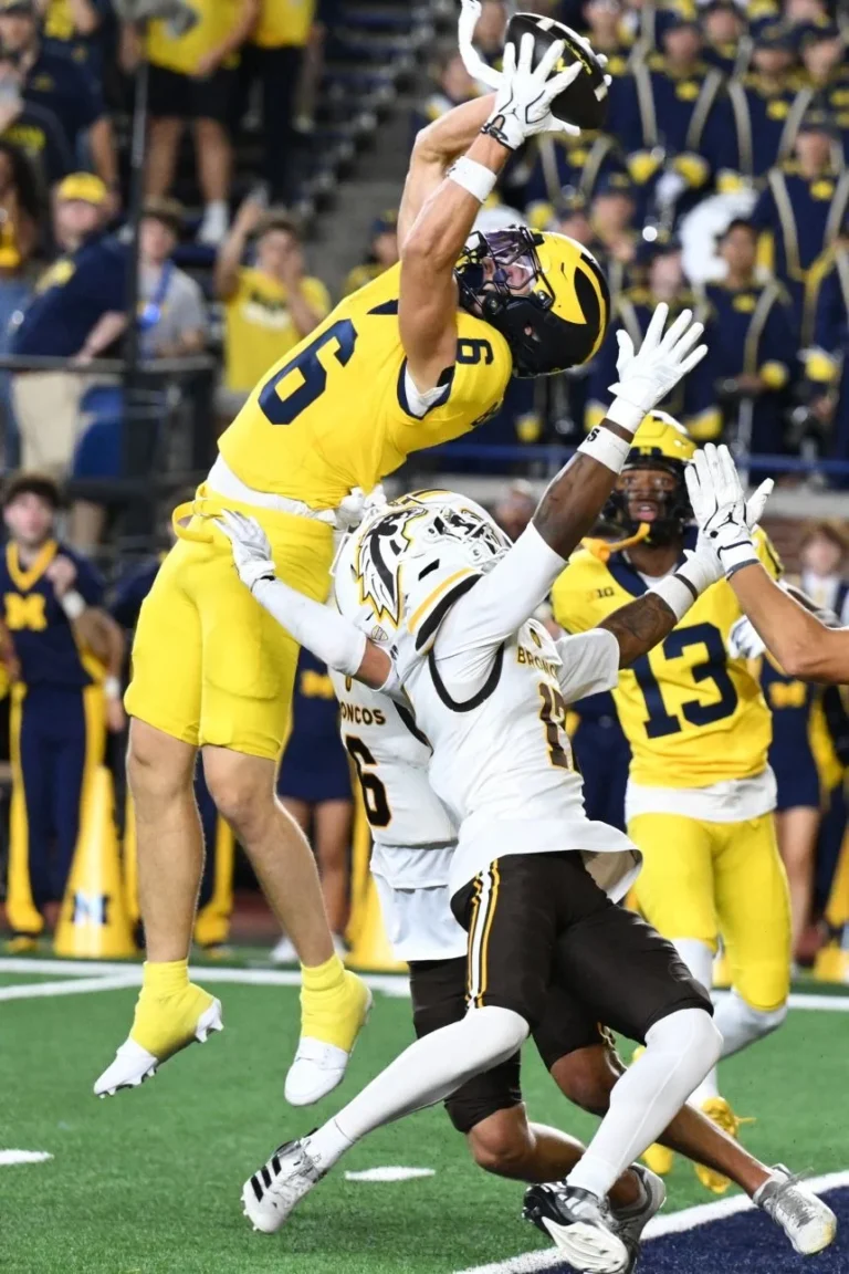 Controversial Clock Ruling Sparks Debate After Michigan’s Narrow Win Over Western Michigan