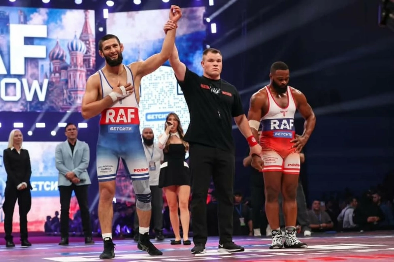 Khamzat Chimaev Secures Rapid Pin Over Tyron Woodley at Moscow Wrestling Event