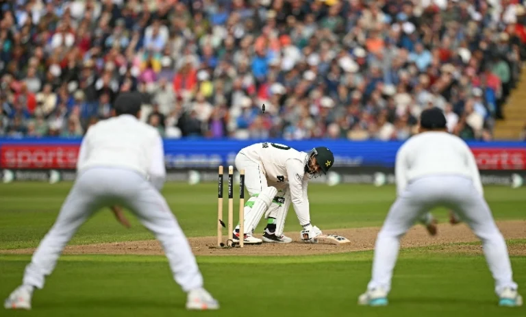 England Elect to Bowl First in Third Test Against Revamped Pakistan Side