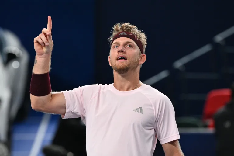 Davidovich Fokina Upsets Top Seed Zverev in Shanghai