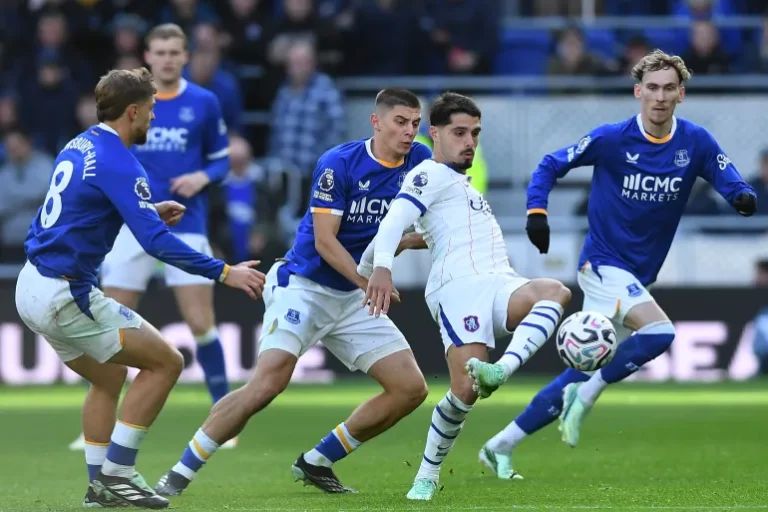 Neto Stars in Chelsea Win Marred by Martinez Injury