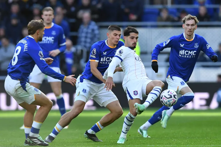 Neto Stars in Chelsea Win Marred by Martinez Injury