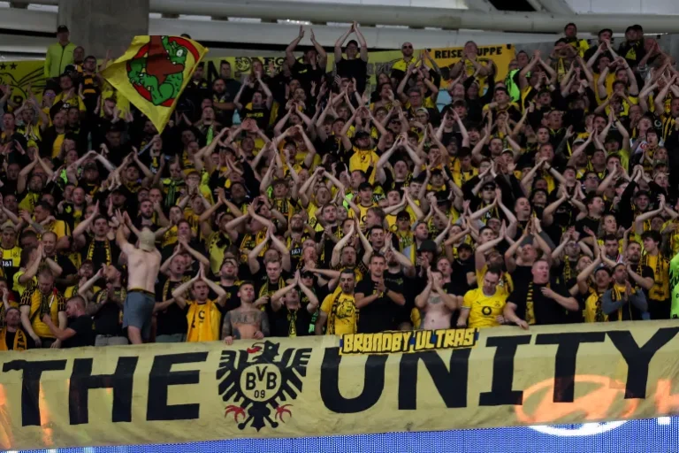 Borussia Dortmund Rewards Fans for Keeping Phones Away