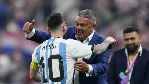Tapia pens emotional farewell letter to Lionel Messi