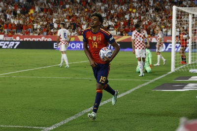 Yamal Leads Spain Past Croatia, England Topples Czechs