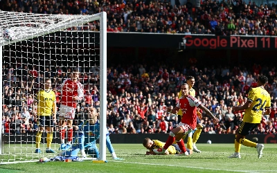 Arsenal Edge Past Leeds as Chelsea Rout Bournemouth