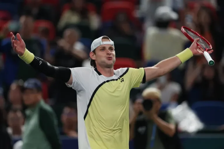 Zizou Bergs Stuns Alcaraz; Zverev Secures Year-End Top Ranking