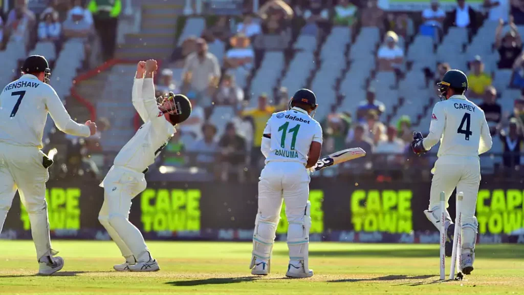 Reckless Batting Leaves South Africa Struggling Against Australia in Third Test